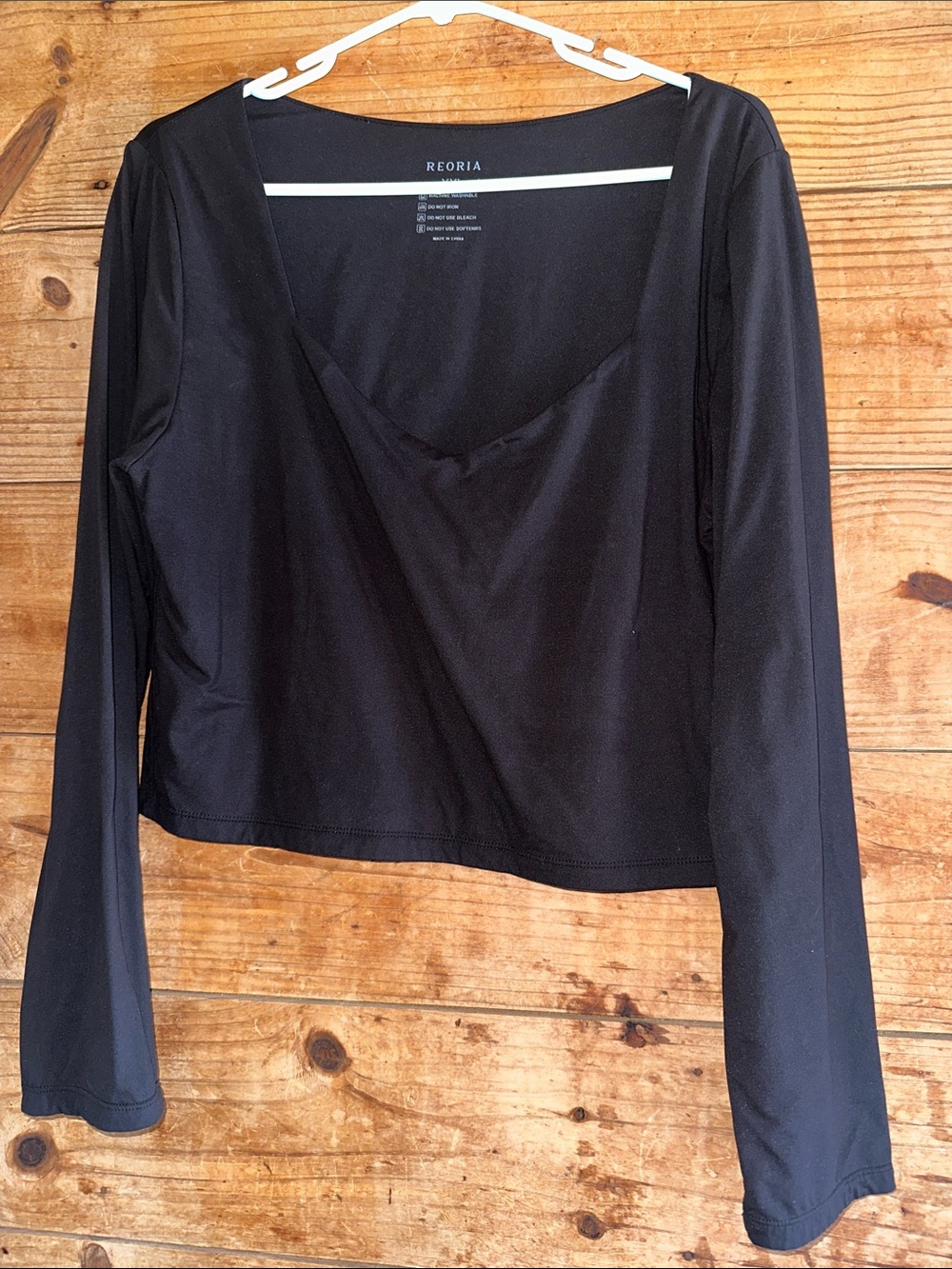 ReoRia Black Long Sleeve Scoop Neck Top